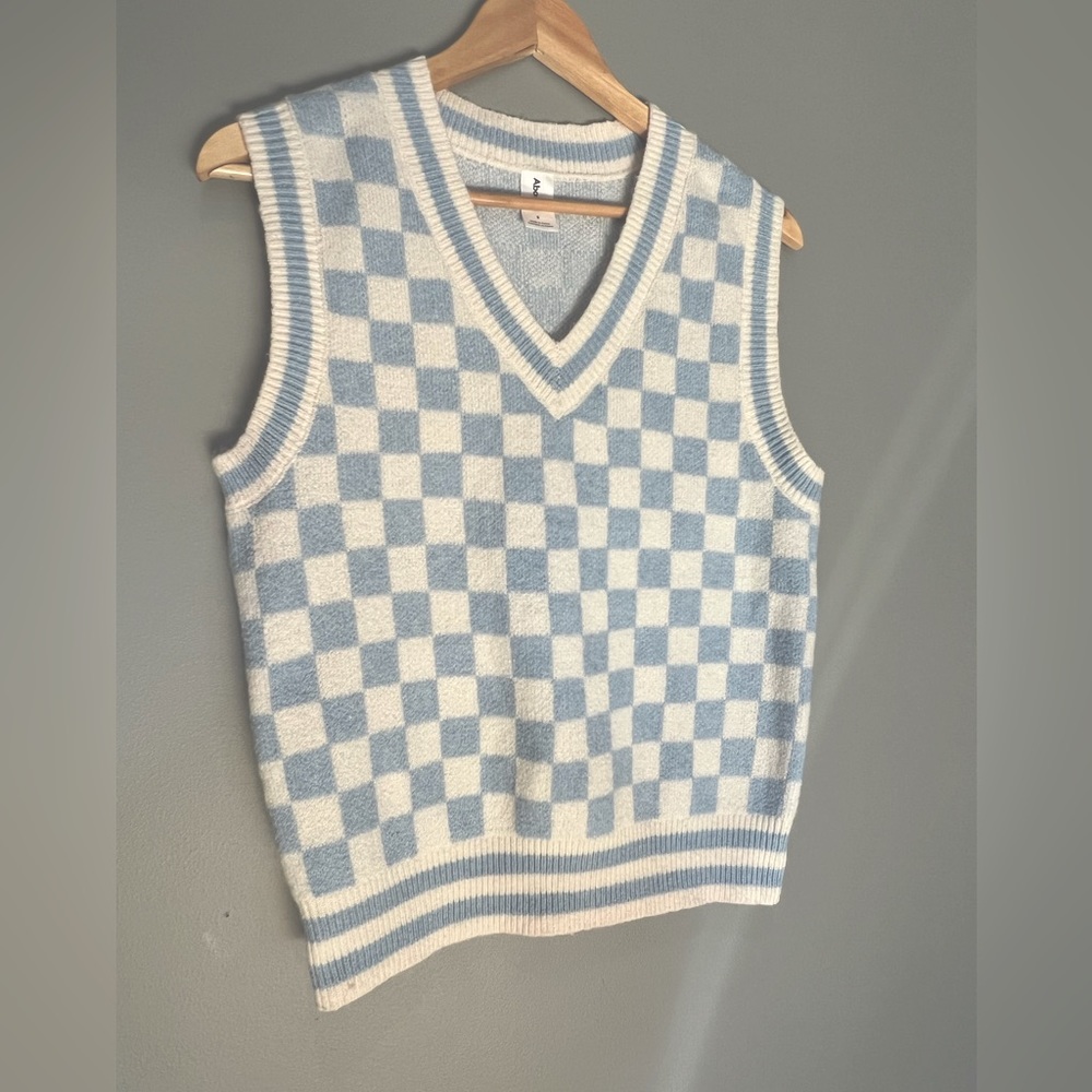 90s inspired Baby Blue and Ivory Sweater Vest S